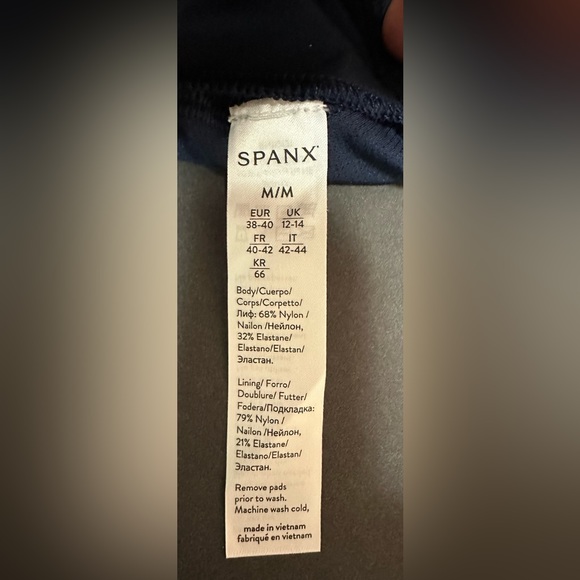 NWT Spanx Midnight Garden Print Low Impact Sports Bra M - Picture 8 of 9